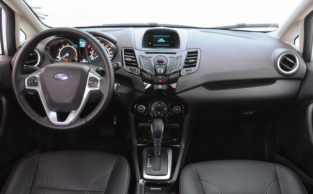 ТОП-20 маленьких машин для девушек 2026 (марки, стоимость, фото)