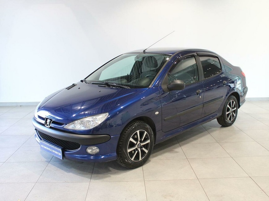 ТОП-30 лучших машин до 300 000 рублей на 2026 год