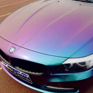 Автомобильная пленка в 2026 (стоит ли клеить, плюсы и минусы)