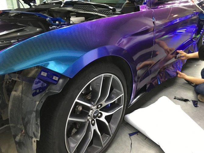 Автомобильная пленка в 2026 (стоит ли клеить, плюсы и минусы)