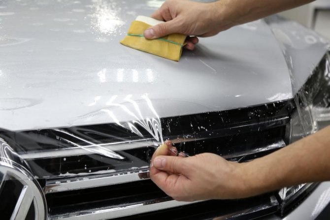 Автомобильная пленка в 2026 (стоит ли клеить, плюсы и минусы)