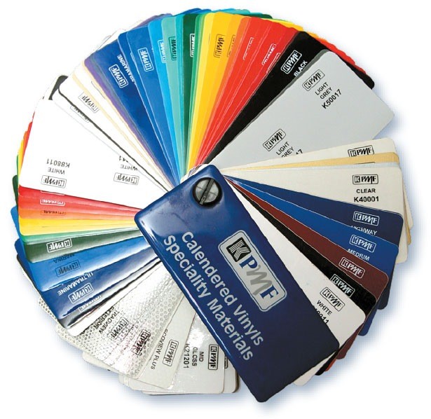 Автомобильная пленка в 2026 (стоит ли клеить, плюсы и минусы)