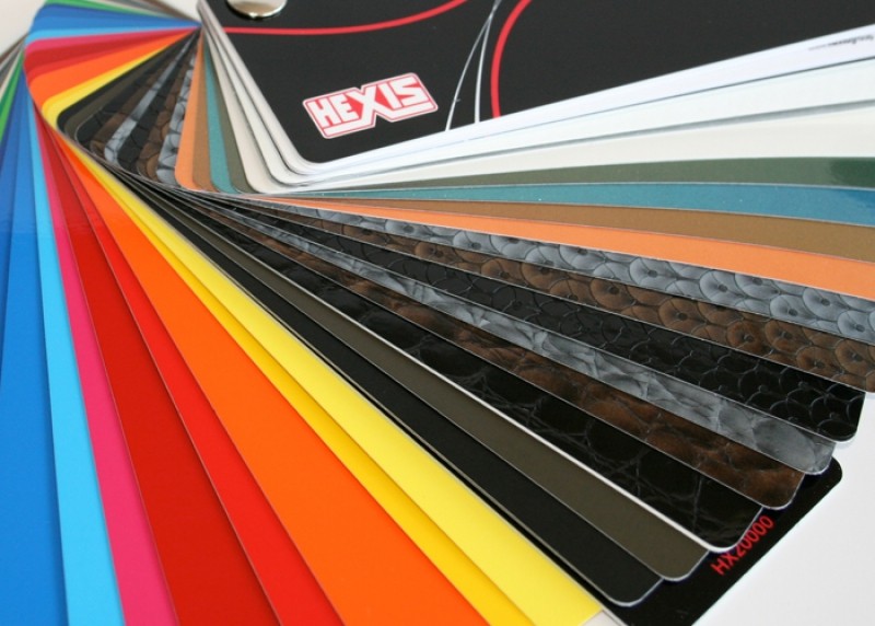 Автомобильная пленка в 2026 (стоит ли клеить, плюсы и минусы)