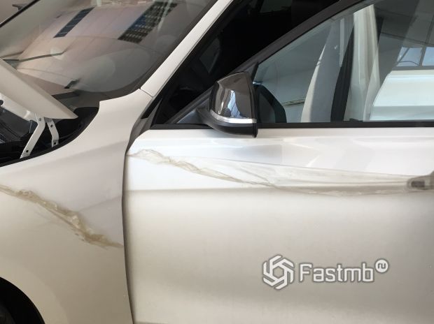 Автомобильная пленка в 2026 (стоит ли клеить, плюсы и минусы)