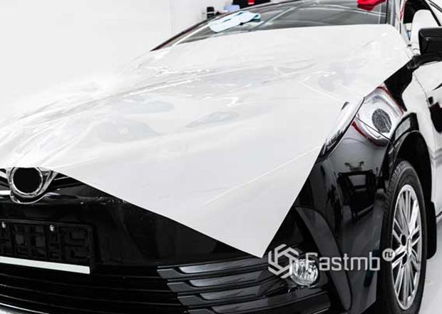 Автомобильная пленка в 2026 (стоит ли клеить, плюсы и минусы)