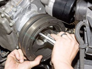 Как легко и просто открутить шкив коленвала (пошаговая инструкция)