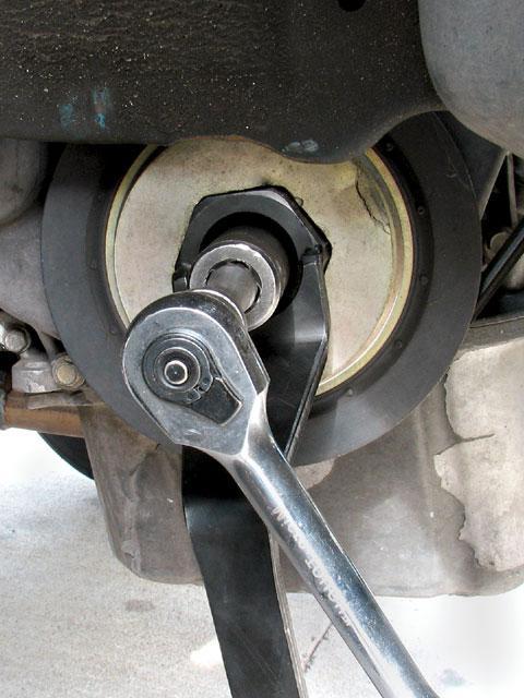 Как легко и просто открутить шкив коленвала (пошаговая инструкция)