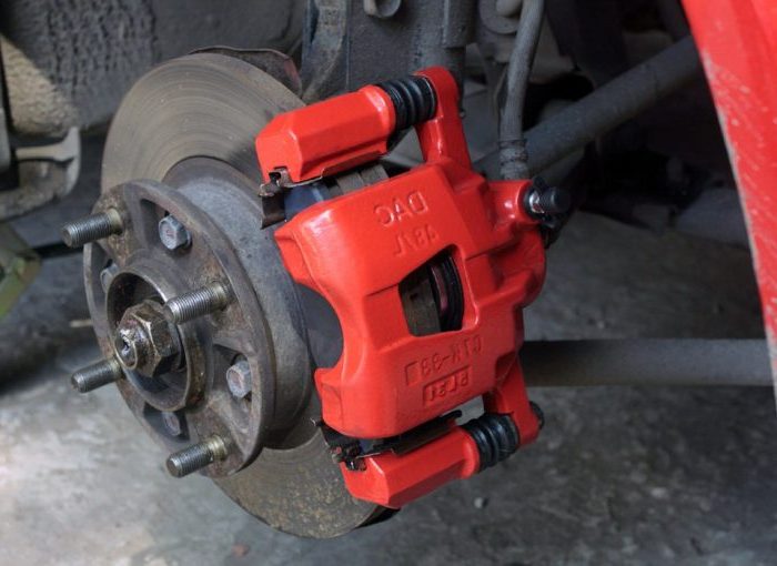 Проваливается педаль тормоза: 15 причин и методы ремонта своими руками