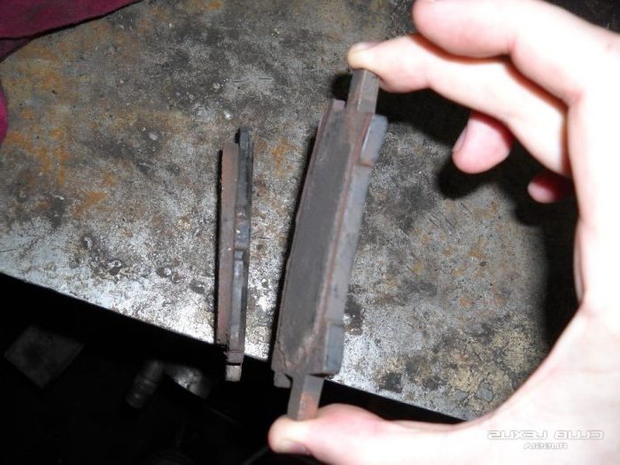 Проваливается педаль тормоза: 15 причин и методы ремонта своими руками