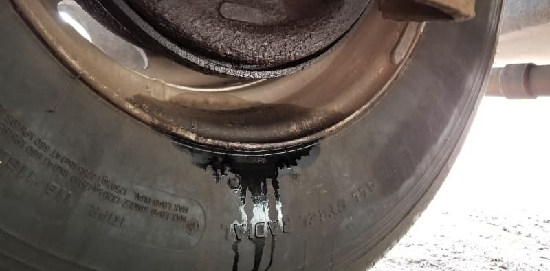 Проваливается педаль тормоза: 15 причин и методы ремонта своими руками