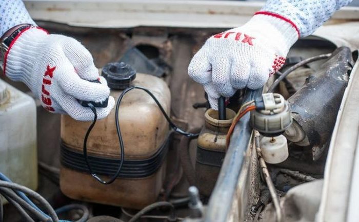 Проваливается педаль тормоза: 15 причин и методы ремонта своими руками