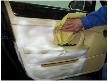 ТОП-15 средств для чистки кожаного салона автомобиля в 2026 году: правила выбора и использования