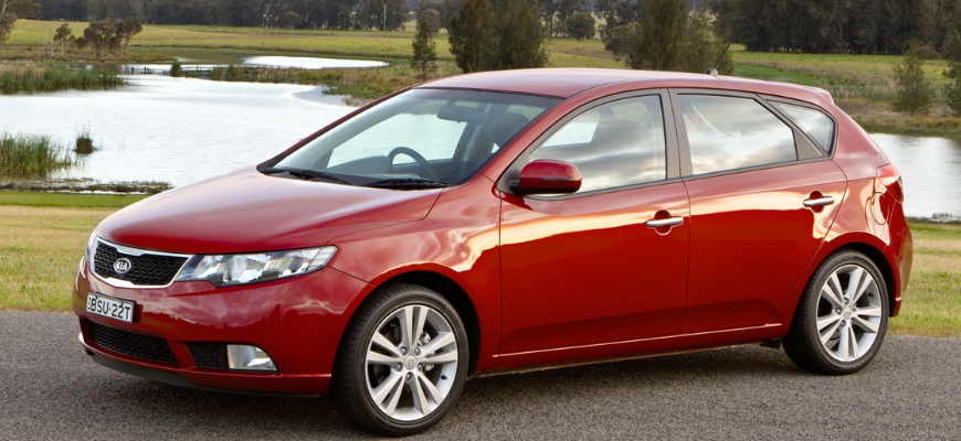 ТОП-22 машин за 600 000 рублей в 2026 году