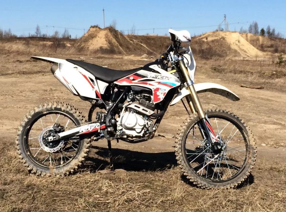 ТОП-30 лучших мотоциклов Эндуро в 2026 году: какого производителя выбрать, параметры, на которые стоит обратить внимание