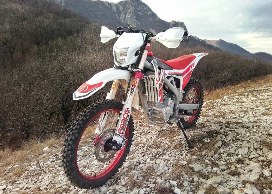 ТОП-30 лучших мотоциклов Эндуро в 2026 году: какого производителя выбрать, параметры, на которые стоит обратить внимание