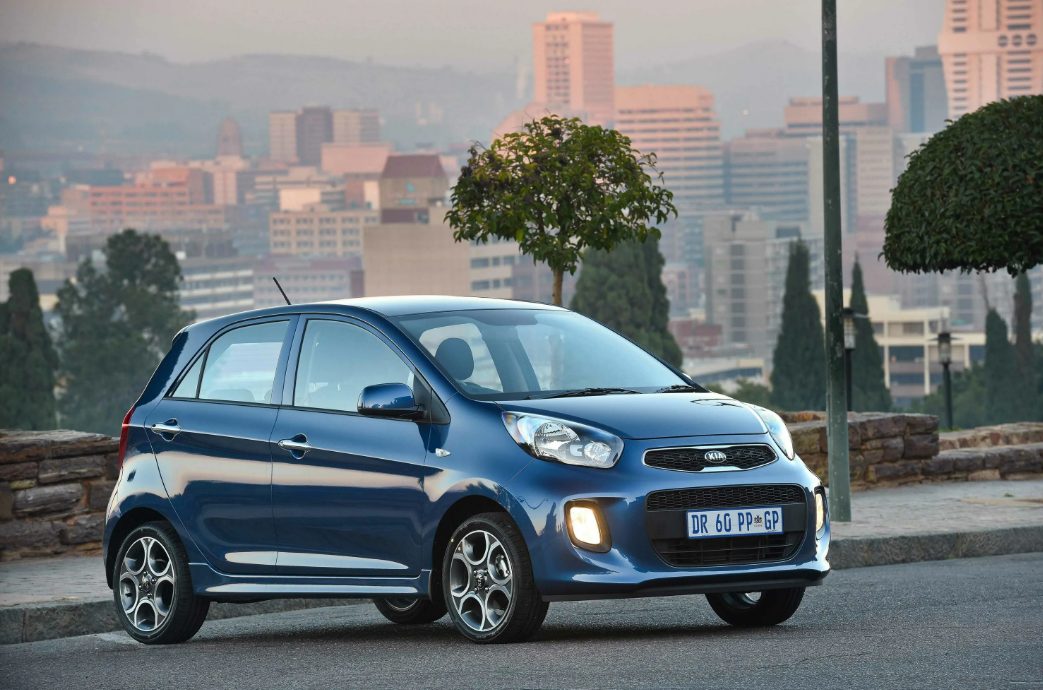 ТОП-39 лучших машин для девушки новичка в 2026 году