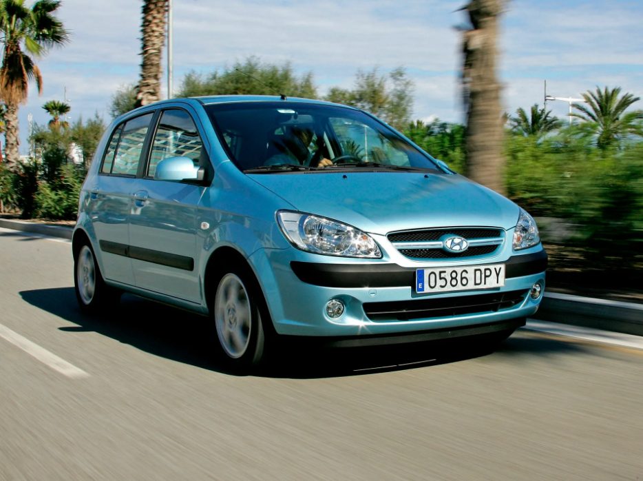 ТОП-39 лучших машин для девушки новичка в 2026 году