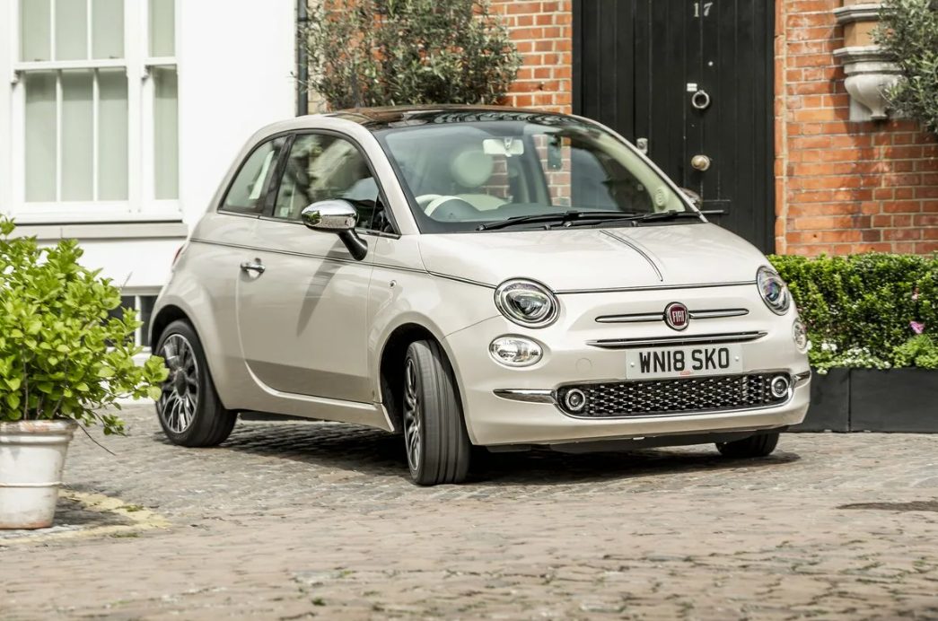 ТОП-39 лучших машин для девушки новичка в 2026 году