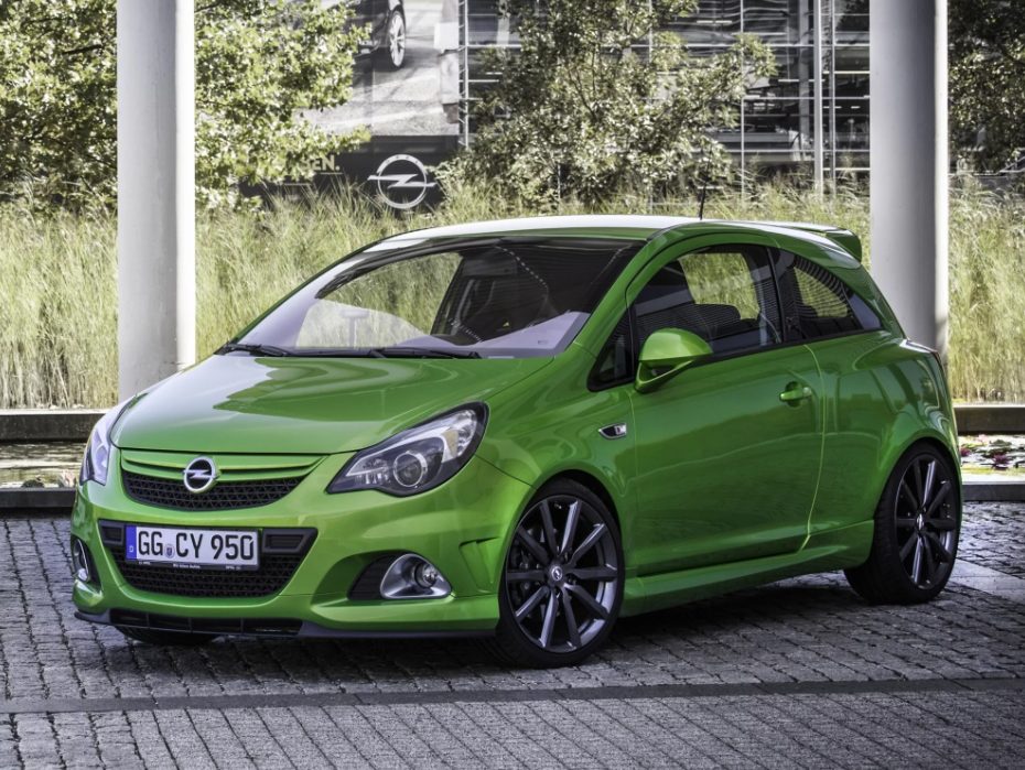 ТОП-39 лучших машин для девушки новичка в 2026 году