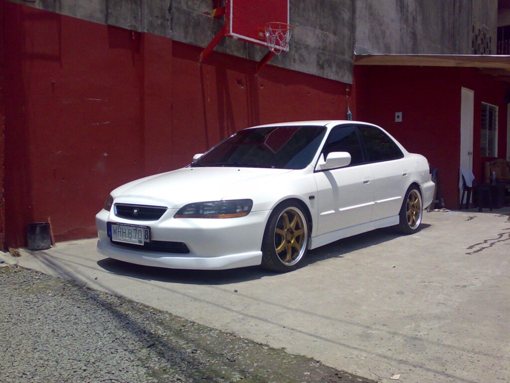 ТОП-20 машин за 300 000 рублей в 2026 году